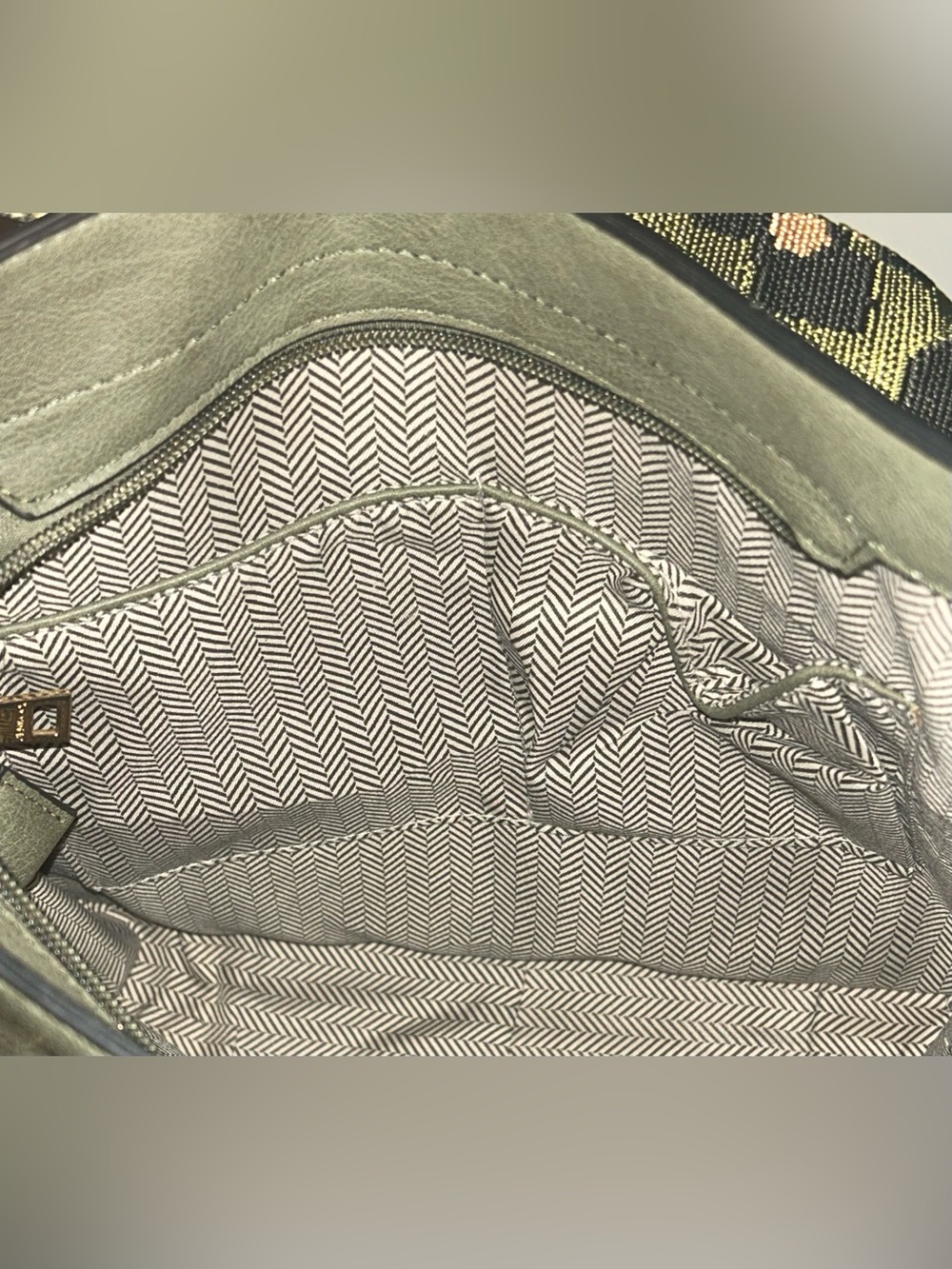 Jen & Co. Chloe Vegan Leather Crossbody Bag - Picture 14 of 16